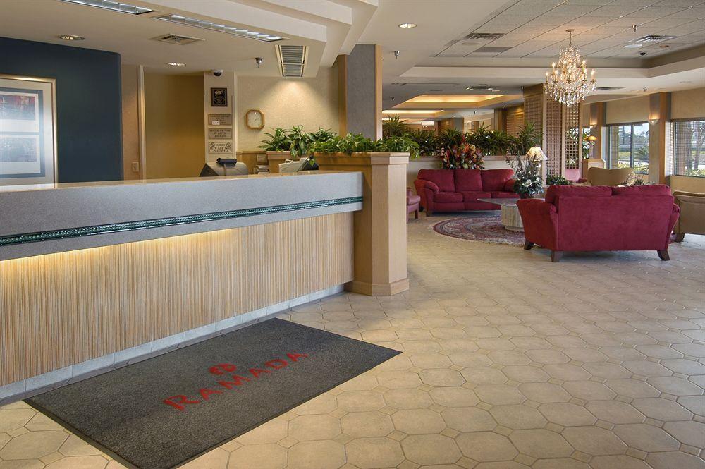North Villa Inn Спринг Интериор снимка